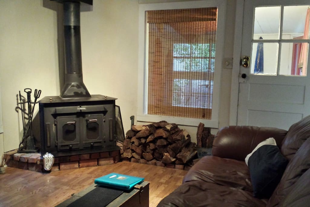 Woodstove, firewood provided, comfy couch