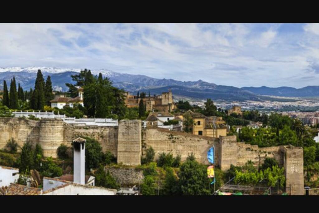 mirador de san cristobal se encuentra a 4 minutos andando del lolf.