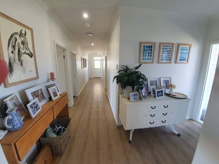 A Beautiful Country Style Home Set On 45 Acres. - Tamworth