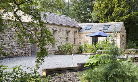 The Joiner's Shop... detached, entire house