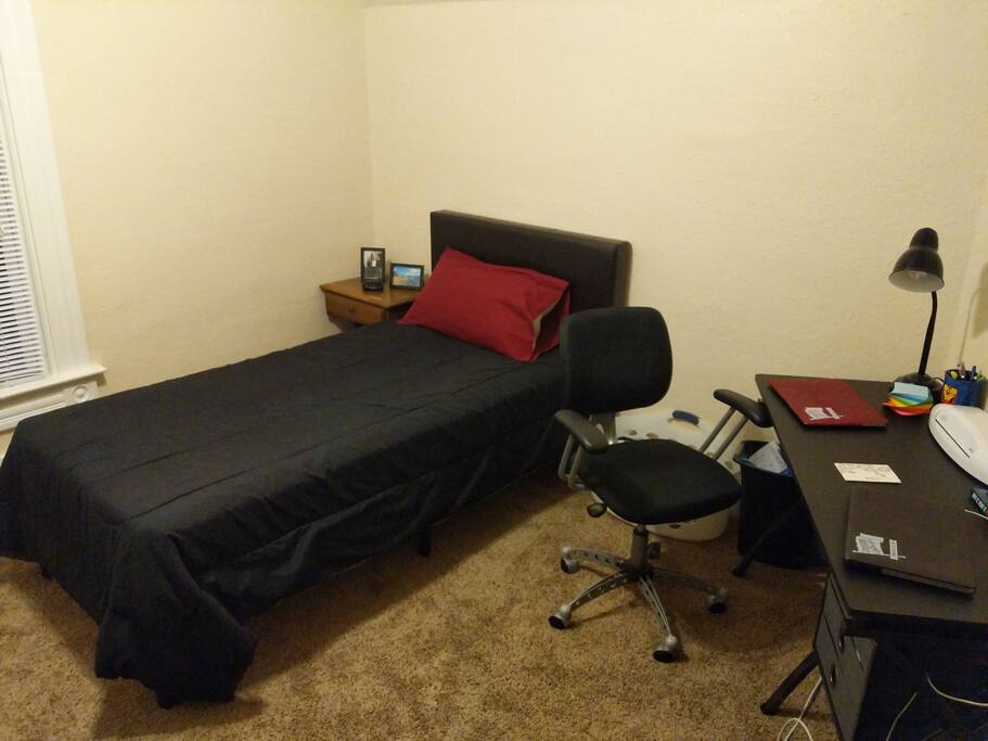 Bedroom number 2 with single bed.