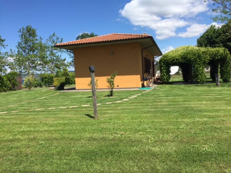 Giardino con gazebo