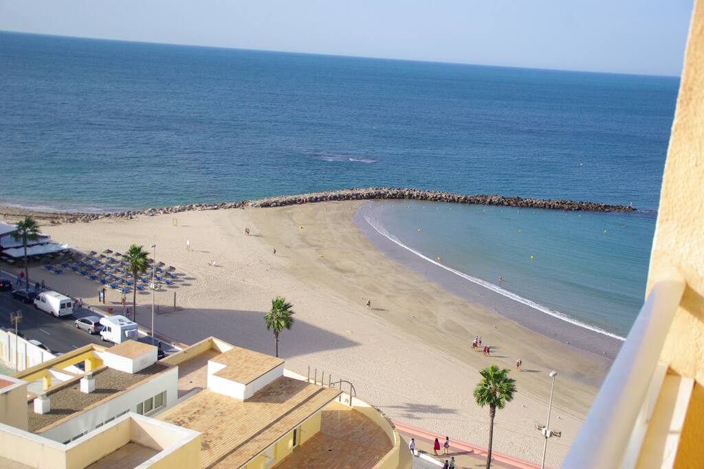 La playa Santa María del Mar en otoño, vista desde el balcón.