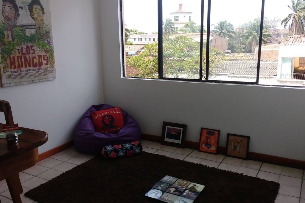 Por esa ventana entra una brisita deliciosa!