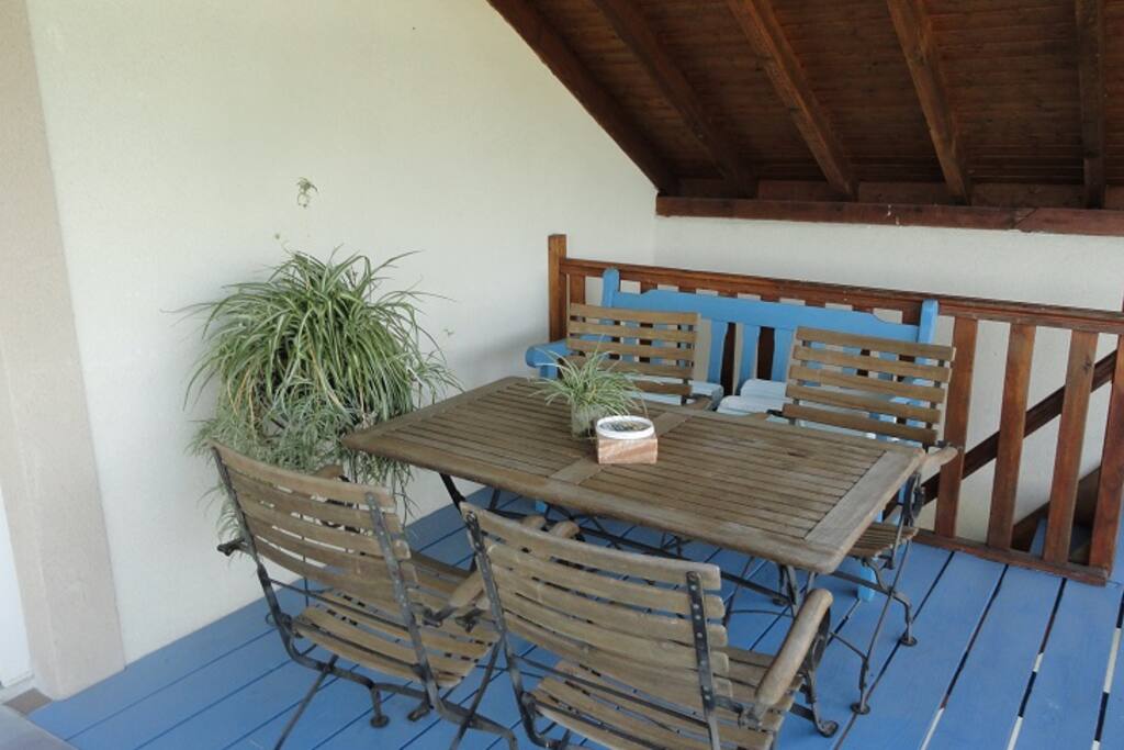 Balcon avec vue sur le verger