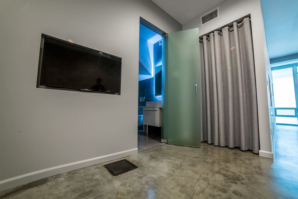 Bathroom Entrance & Closet