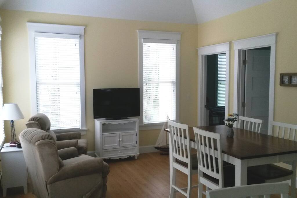 Living/Dining Area