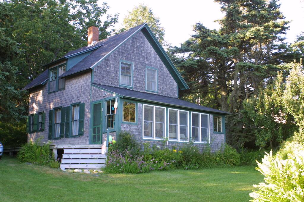 AshMere Bungalow Cabins for Rent in Owls Head, Maine, United States