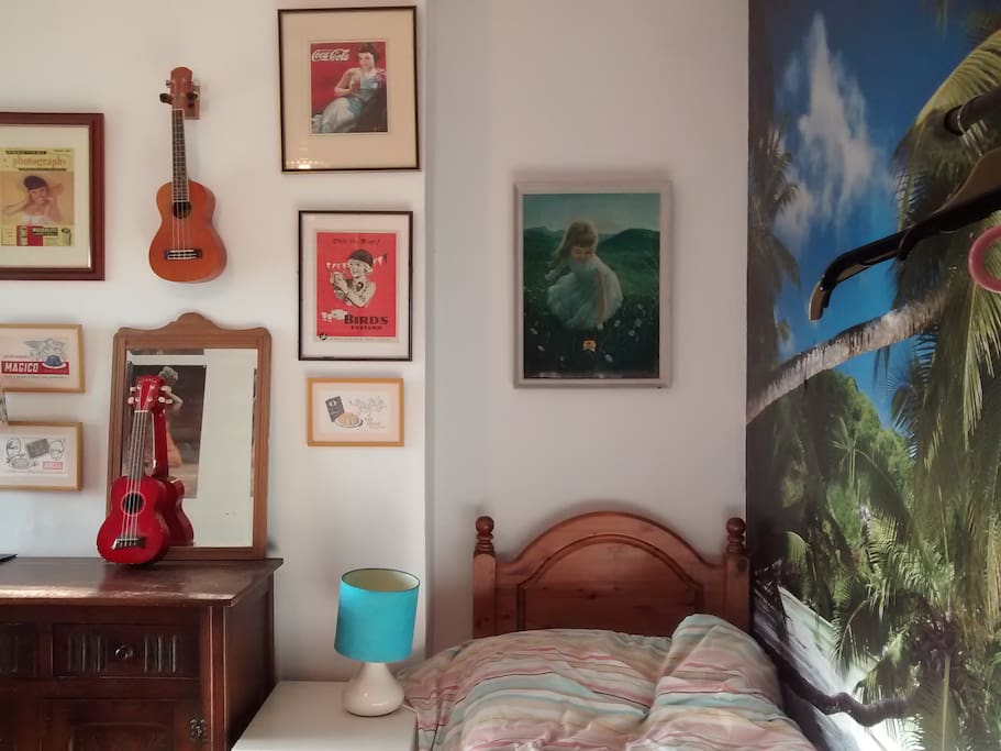 Bed 1 with ukuleles