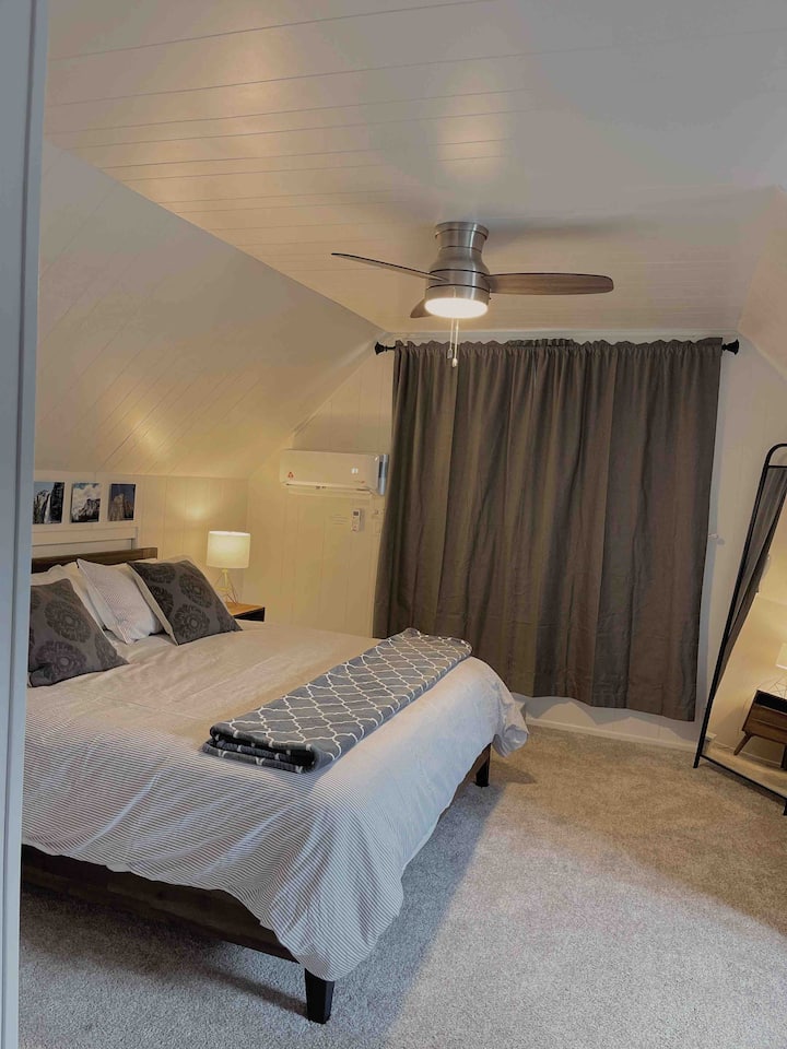 Dormitorio 3 con cama cómoda y hermosa decoración.