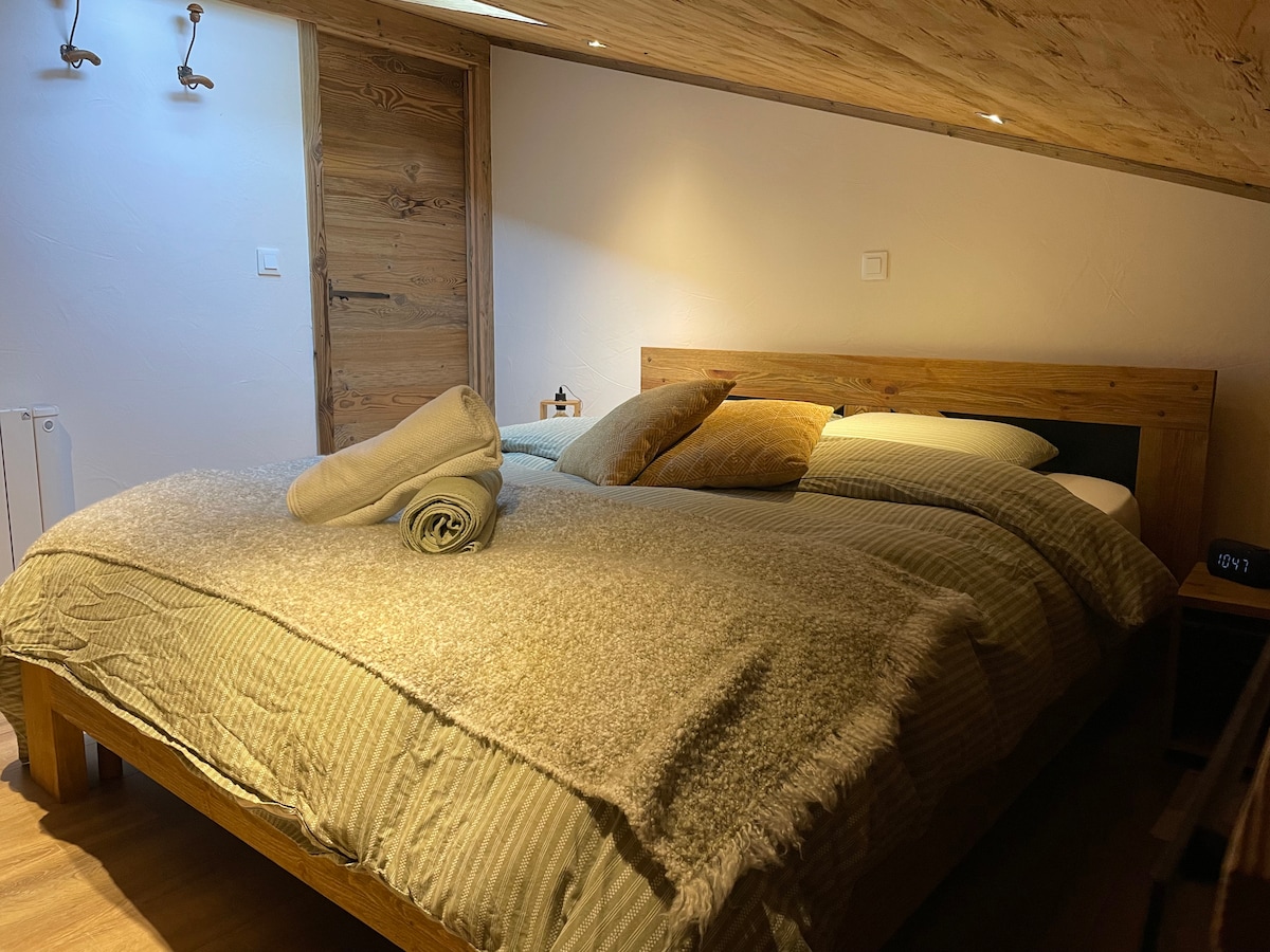 DHOMË GJUMI MASTER ME NIVEL TË LARTË