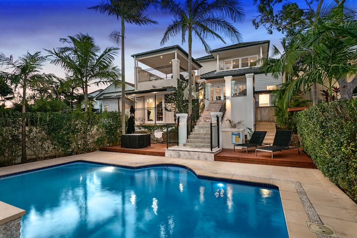 Resort style living 10 mins to Manly, pool spa gym
