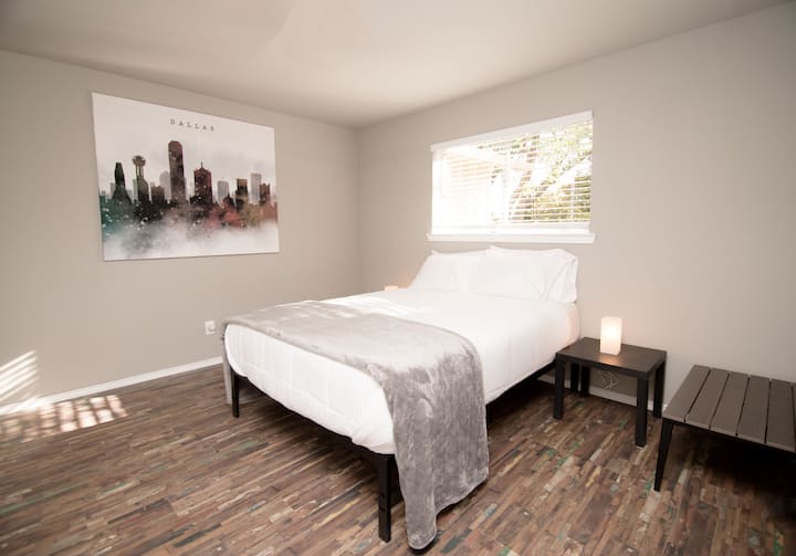 Dormitorio principal con cama tamaño king