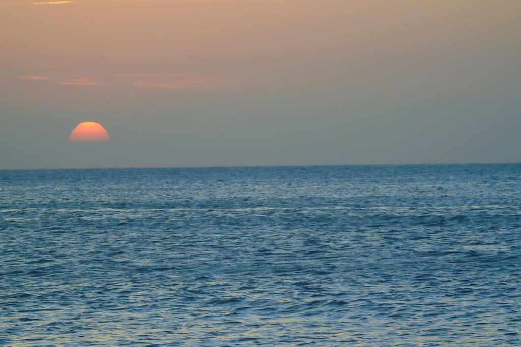 ATARDECER EN EL MAR