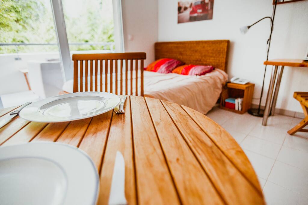 Vrai lit dans le salon / real bed in the living room
