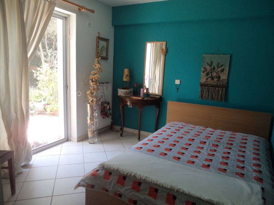 bedroom double bed