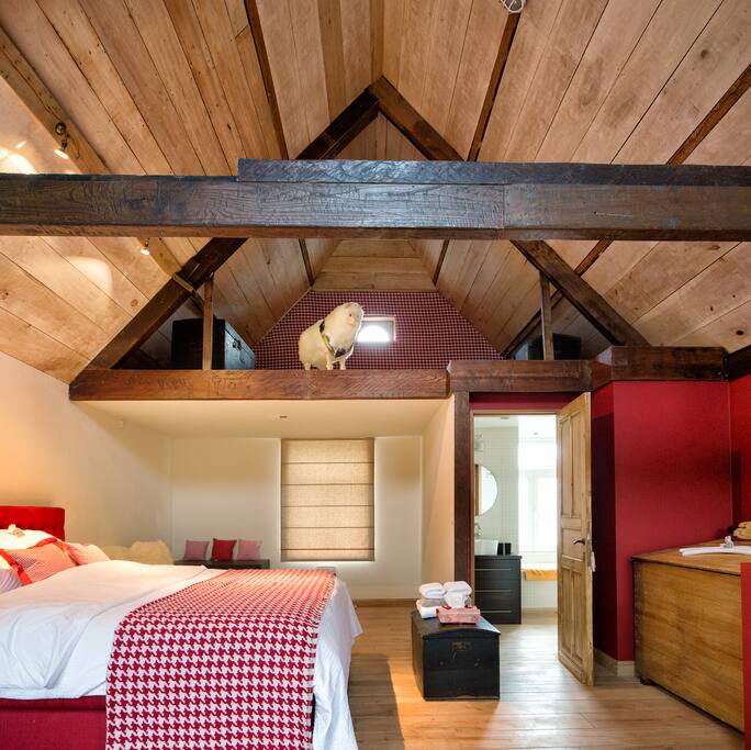 vichy room first floor with bathroom and bath