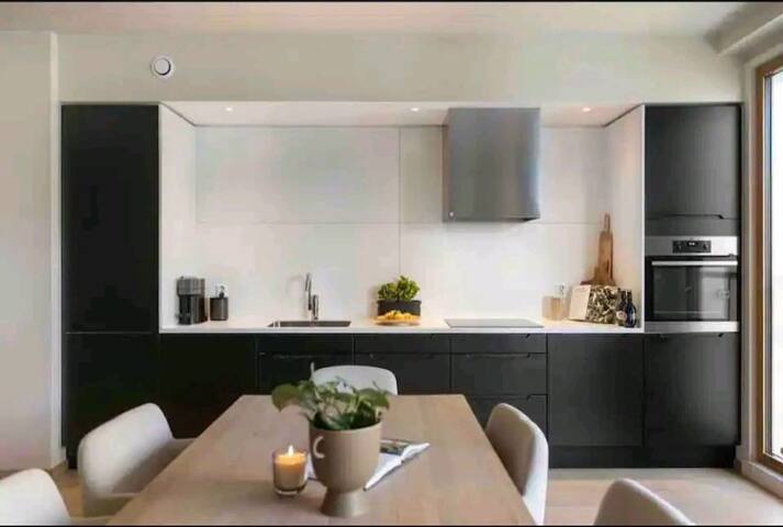 Fantastisk beliggenhet ved vann gallery image 4