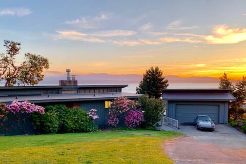Whidbey Mid-Century Modern Waterfront Escape