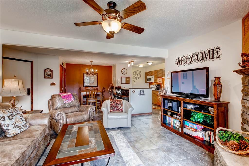 Entertainment Center,Indoors,Room,Furniture,Dining Room