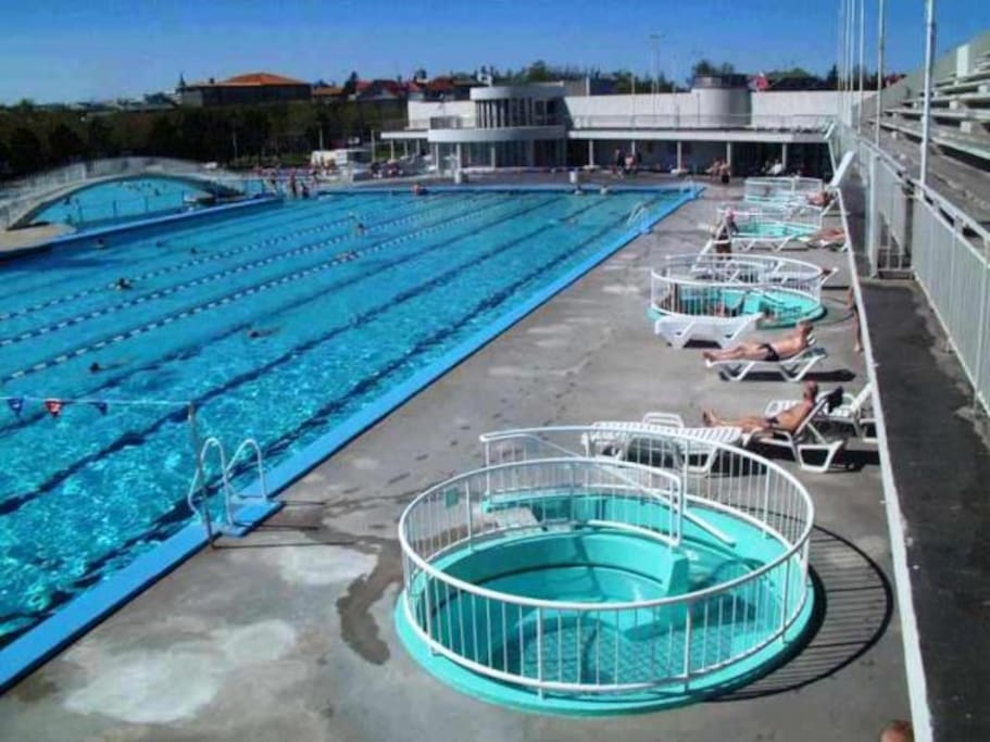 Swimming pool 2,3 km away, Laugardalslaug