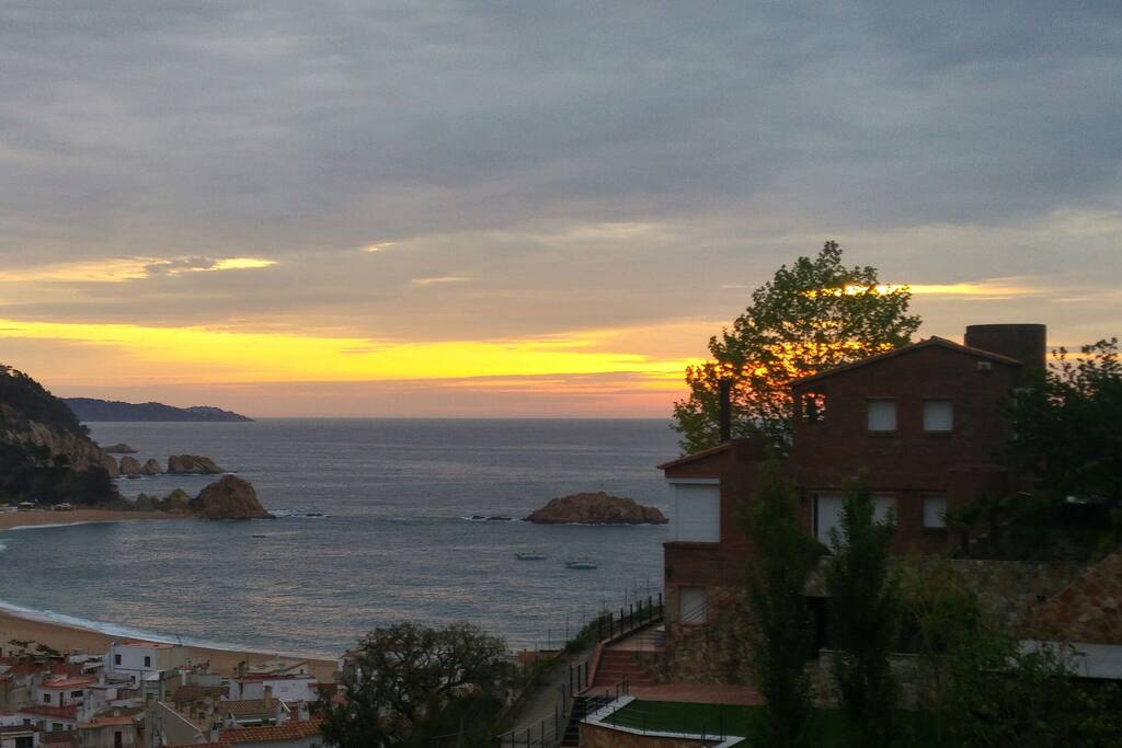 Amanecer desde la terraza de casa.