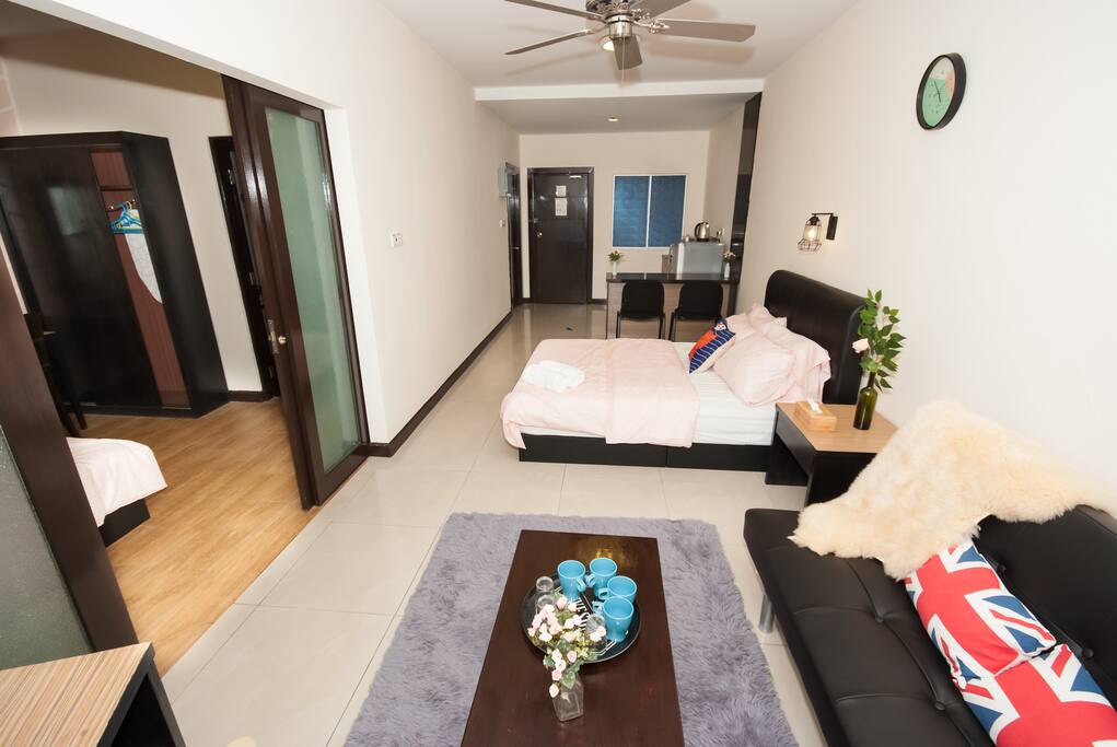 2 Rooms Apartment with Balcony (6-10pax)