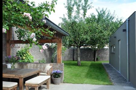 Luxe gastsuite met tuinterras