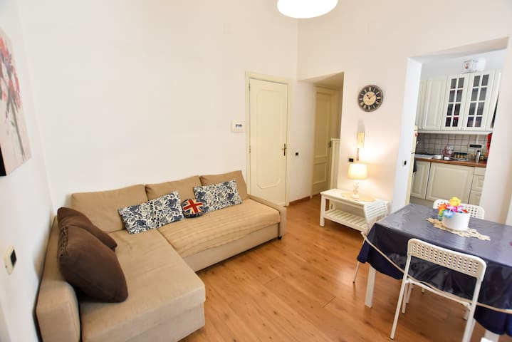 UMBERTO I - ACCOMMODATION IN THE CITY CENTER
