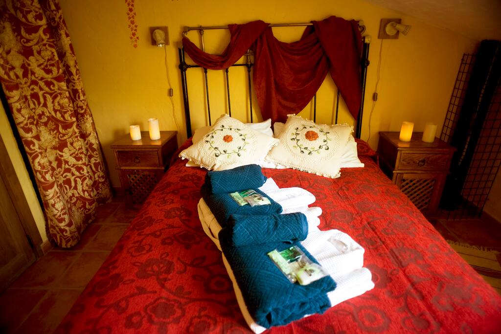 Cama de matrimonio de 1,50 m de la casa el Majuelo