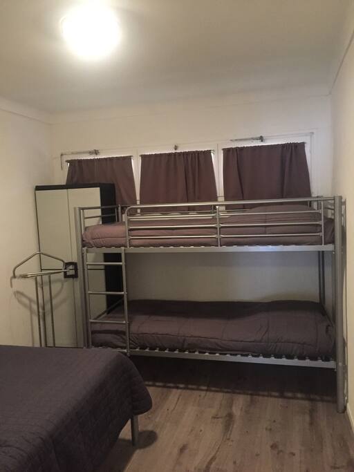 Chambre avec rideaux occultants
