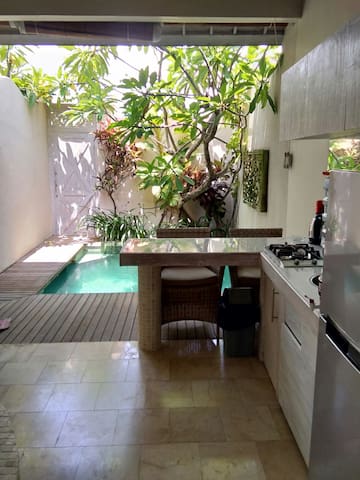 Villa   baahi   komang