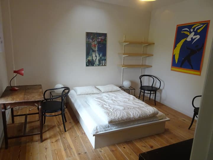 1. emelet - 1. szoba -
2 egyszemélyes ágy