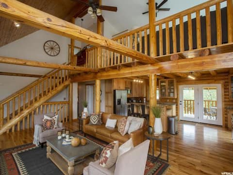 Popular Airbnb listing: Eden Log Cabin | Near Lake & Ski Resorts in Wolf Creek