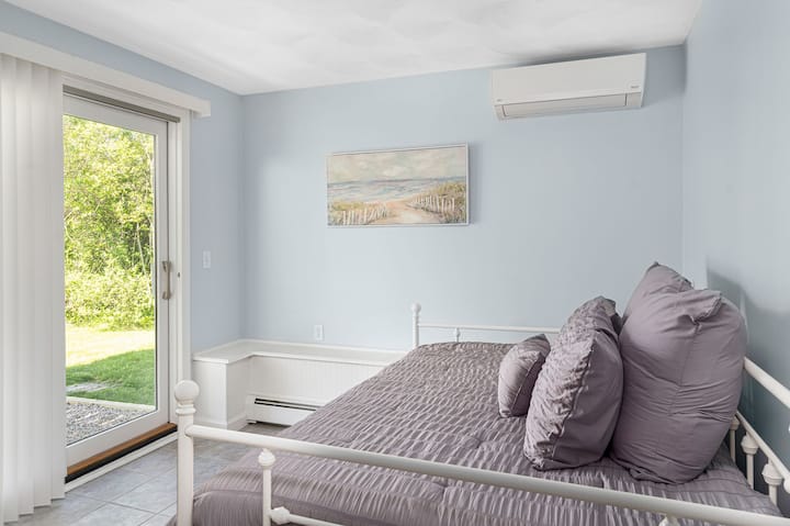 חדר שינה מס '5 עם נוף לחצר האחורית/גישה (מלא)