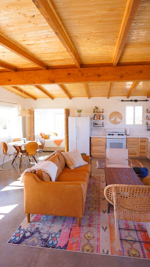 Successful Airbnb property: Sunset Road House - ☆Pool☆HotTub☆Hammocks☆ in High Desert
