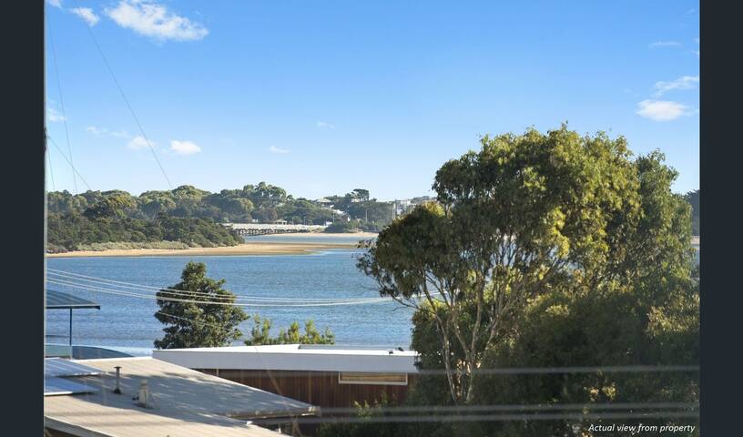 River Sunset—a spacious home, stroll to the water gallery image 5