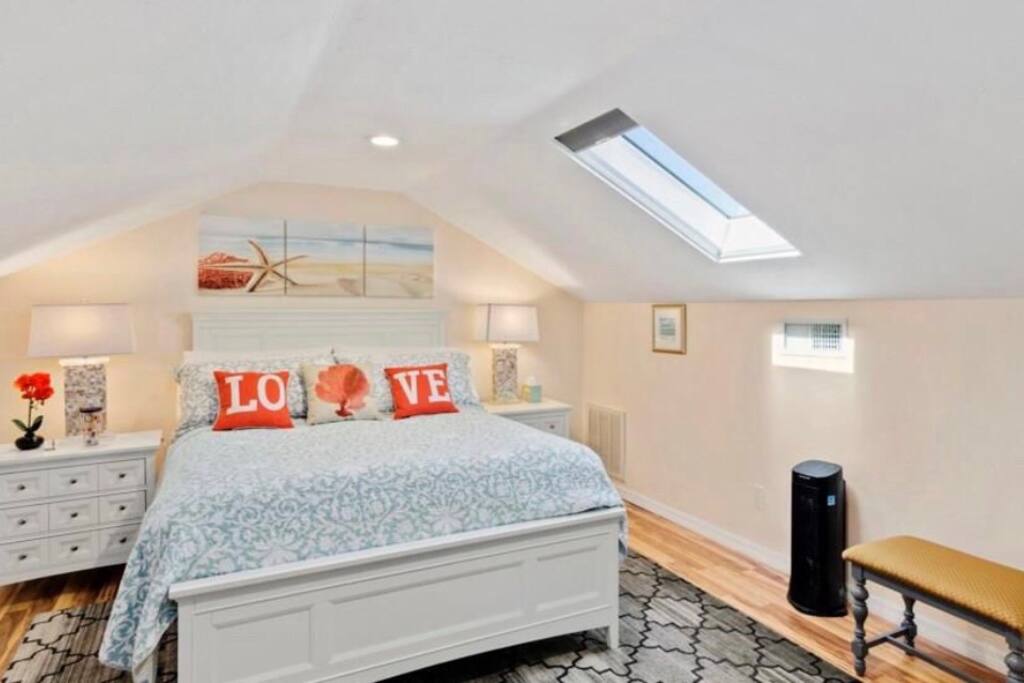 Private Bedroom w queen size bed