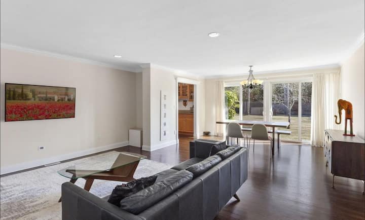 Charming Home W/ Private Heated Pool - Quogue, NY