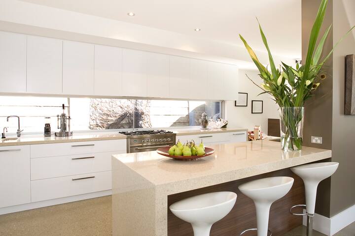 Blairgowrie – Stylish Family Holiday House gallery image 2