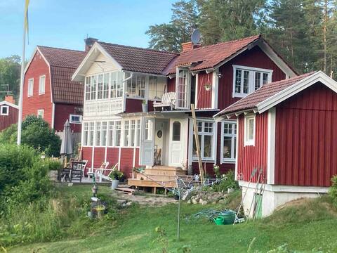Cozy cottage 10 min walk from Kolmården Zoo.