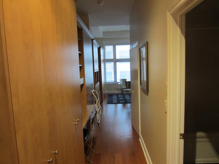 Executive Studio In Financial District - Ontario