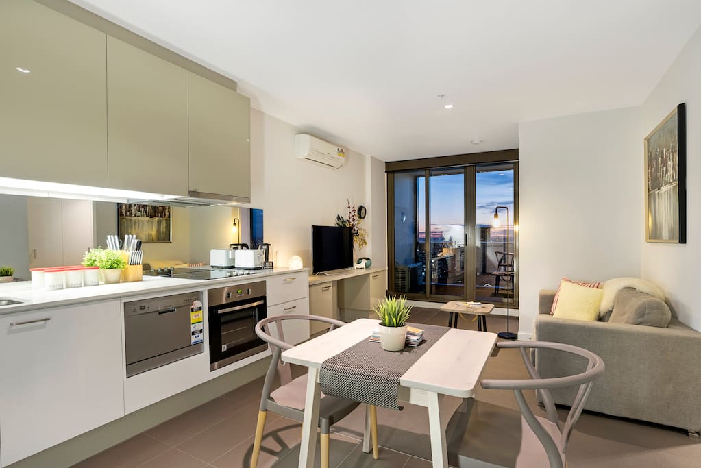Open space 1 Bedroom Apartment with Stunning View!