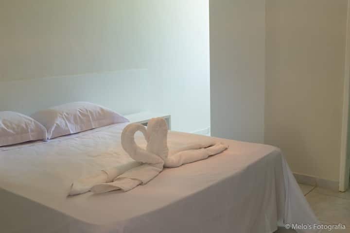 חדר זוגי עם סוויטה.