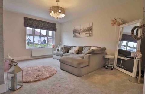 Beautiful modern home close to City centre