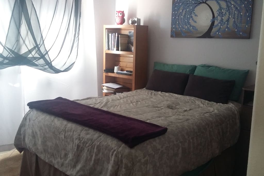 Full size, very comfortable bed.