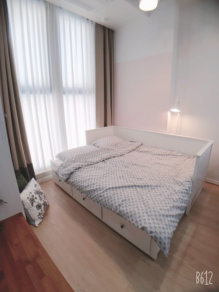 Er is voldoende ruimte voor 2 personen ouder dan 180 jaar om te slapen.