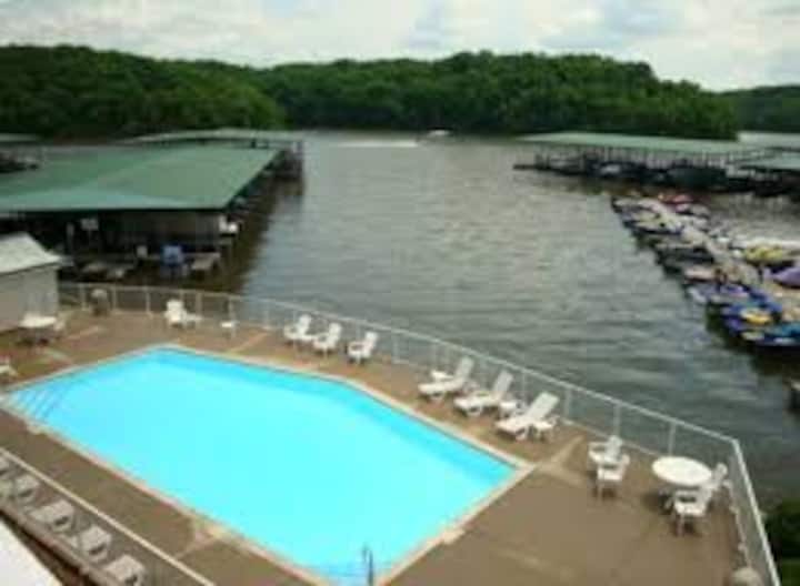 Parkview Bay>>DIRECT LAKE FRONT w/ PRIVATE BALCONY Condominiums for