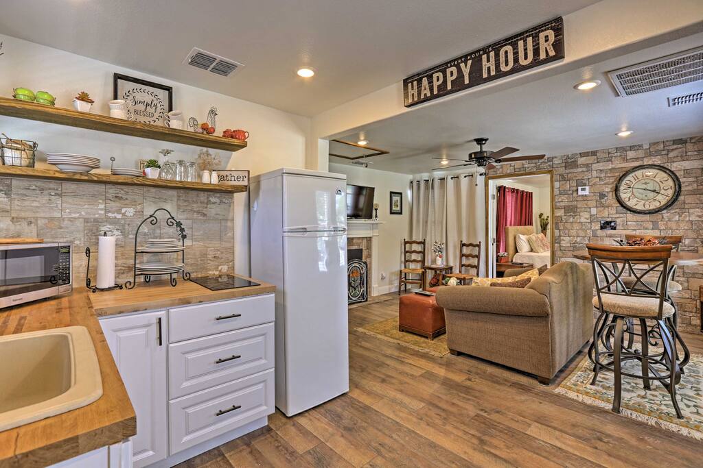 This quaint cottage offers 2 lucky guests everything they need for a great vacation!