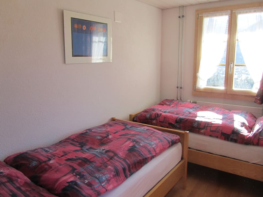 2 Einzelbetten, Schrank